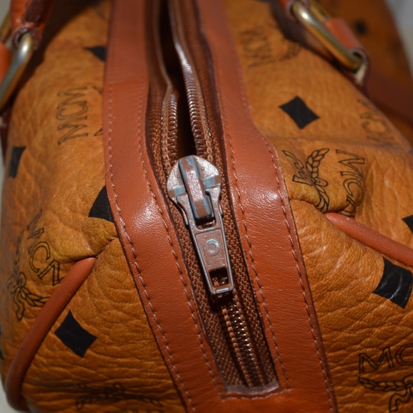 MCM Visetos Congnac Boston Bag Golf Collection Medium - Picture 12 of 16